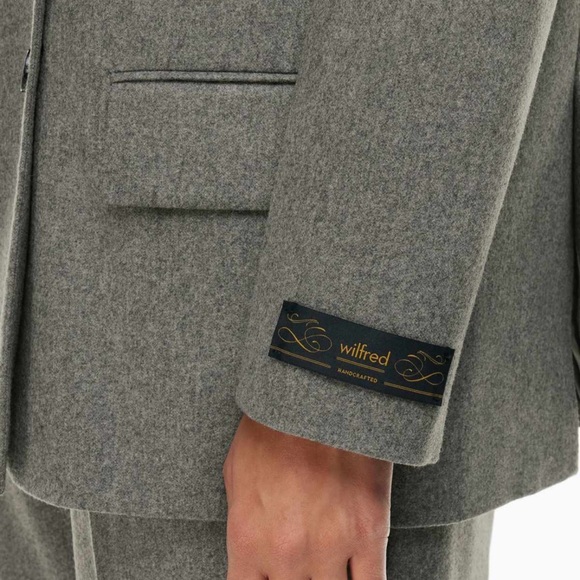 New Destiny Blazer
Wool-cashmere classic-fit blazer - Picture 13 of 16